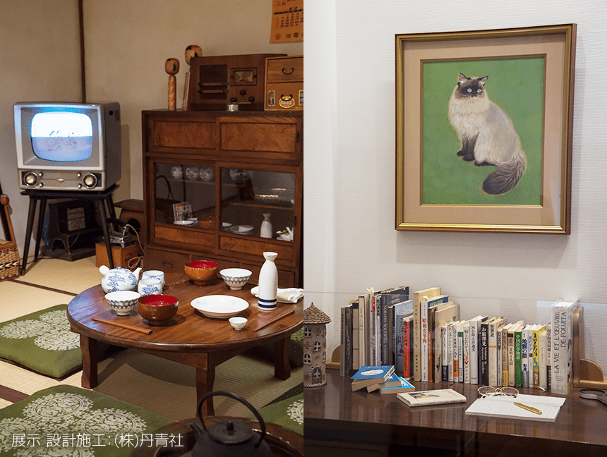 [左]お父さんの晩酌の準備も整った昭和のお茶の間風景 [右]2階には町子が使っていた机。愛猫の絵も自筆だ